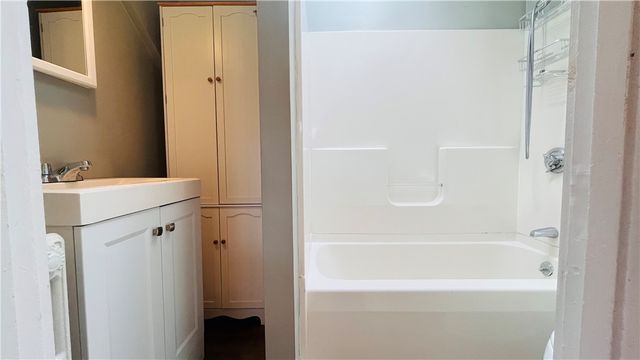 105 Bliss Road, Newport, RI 02840