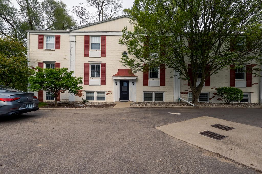 724 C Garland Circle, Kalamazoo, MI 49008