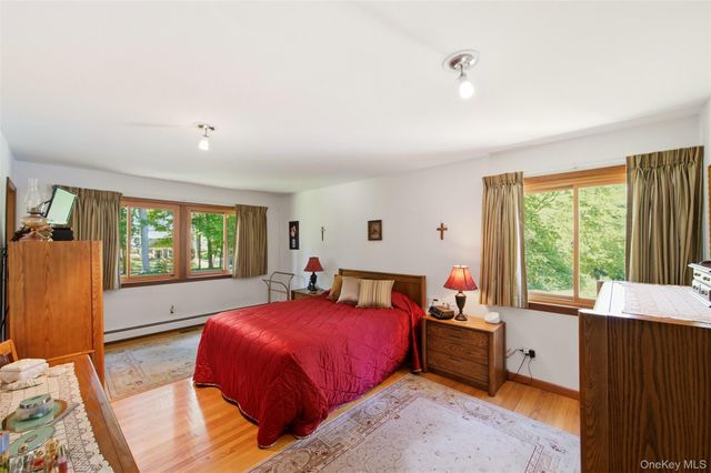 27 Sunken Meadow Road, Northport, NY 11768