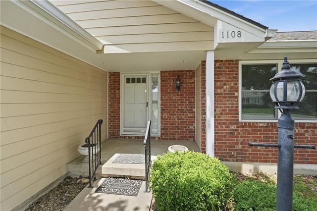 1108 SW 8th Terrace, Lee's Summit, MO 64081