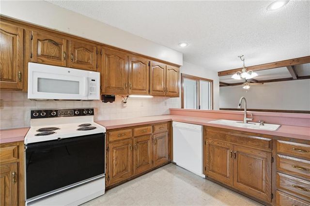 1108 SW 8th Terrace, Lee's Summit, MO 64081