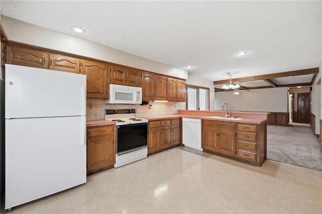 1108 SW 8th Terrace, Lee's Summit, MO 64081