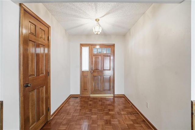 1108 SW 8th Terrace, Lee's Summit, MO 64081
