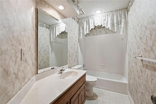 1108 SW 8th Terrace, Lee's Summit, MO 64081