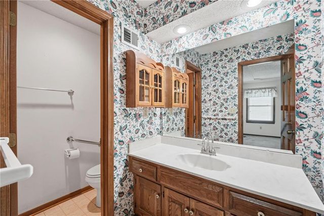 1108 SW 8th Terrace, Lee's Summit, MO 64081