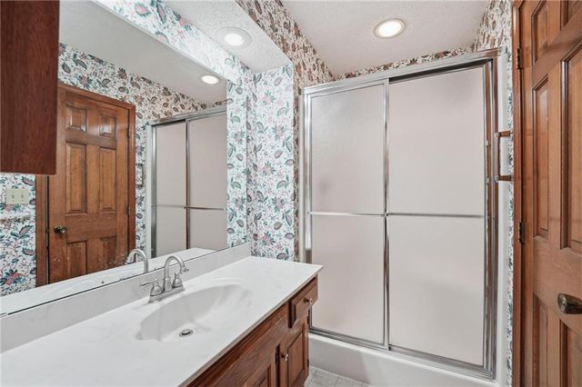 1108 SW 8th Terrace, Lee's Summit, MO 64081