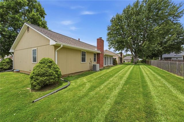 1108 SW 8th Terrace, Lee's Summit, MO 64081