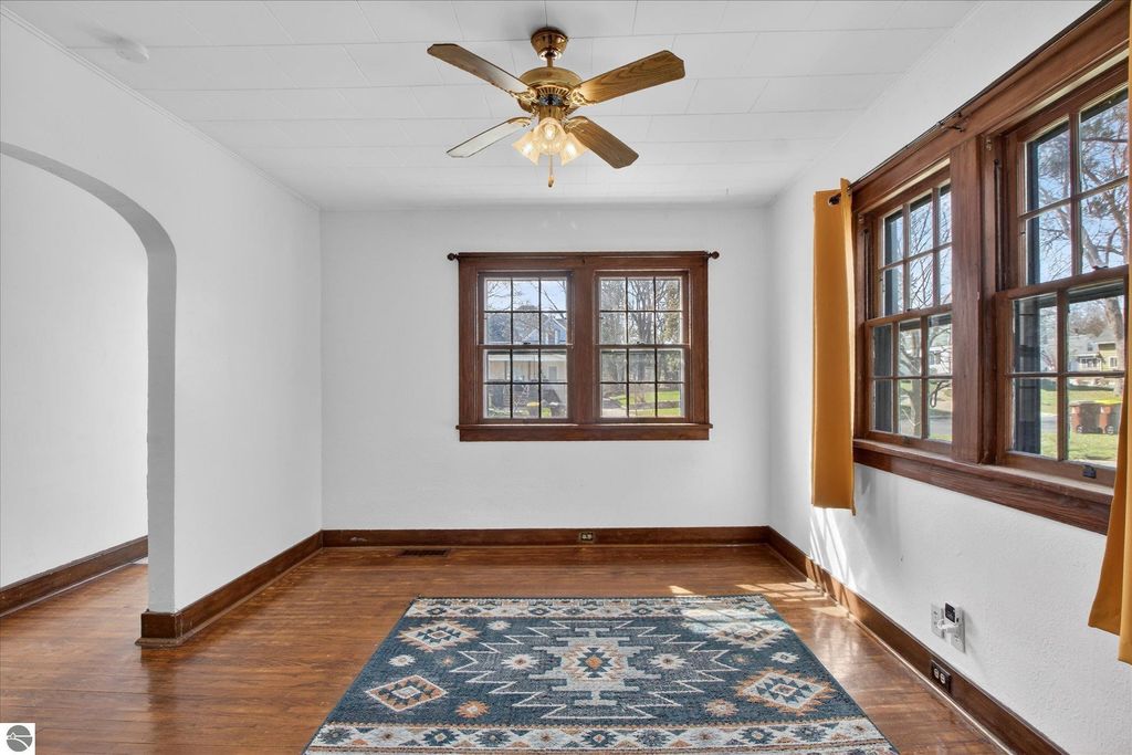 Image 13 of property listing at 804 Woodworth Avenue, Alma, MI 48801