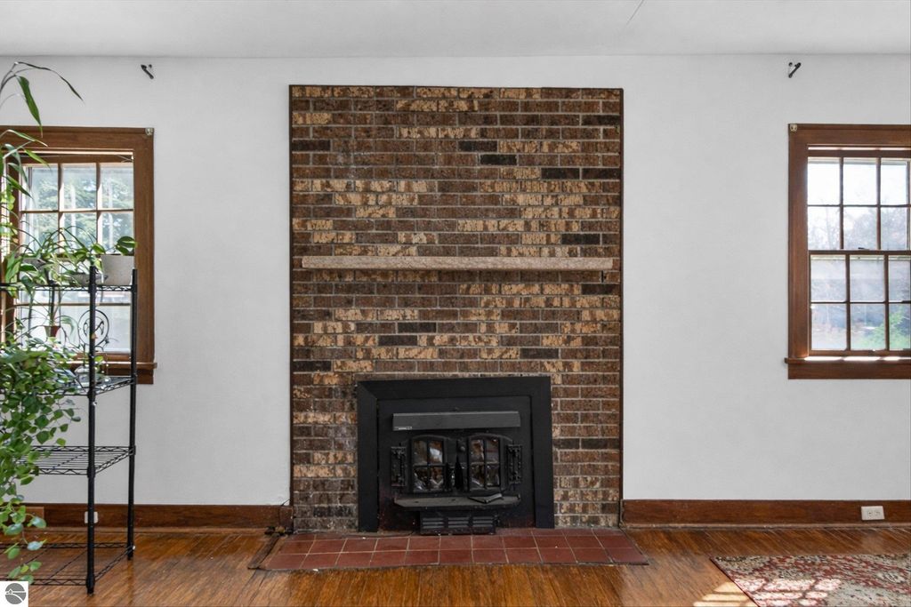 Image 14 of property listing at 804 Woodworth Avenue, Alma, MI 48801