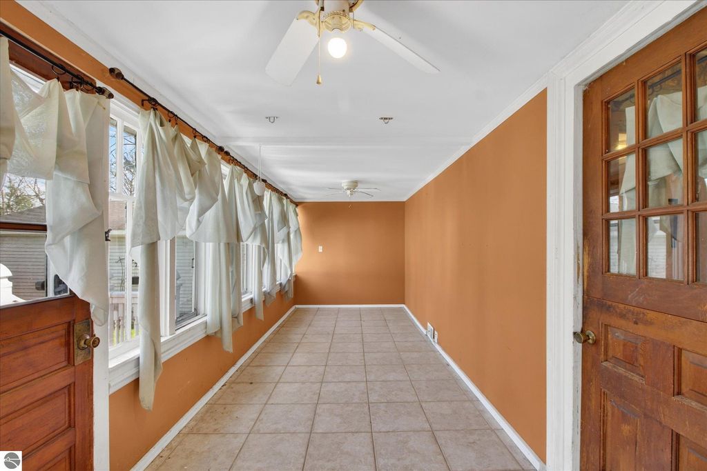 Image 20 of property listing at 804 Woodworth Avenue, Alma, MI 48801