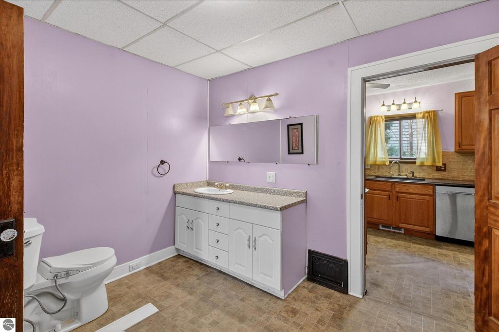 Image 22 of property listing at 804 Woodworth Avenue, Alma, MI 48801