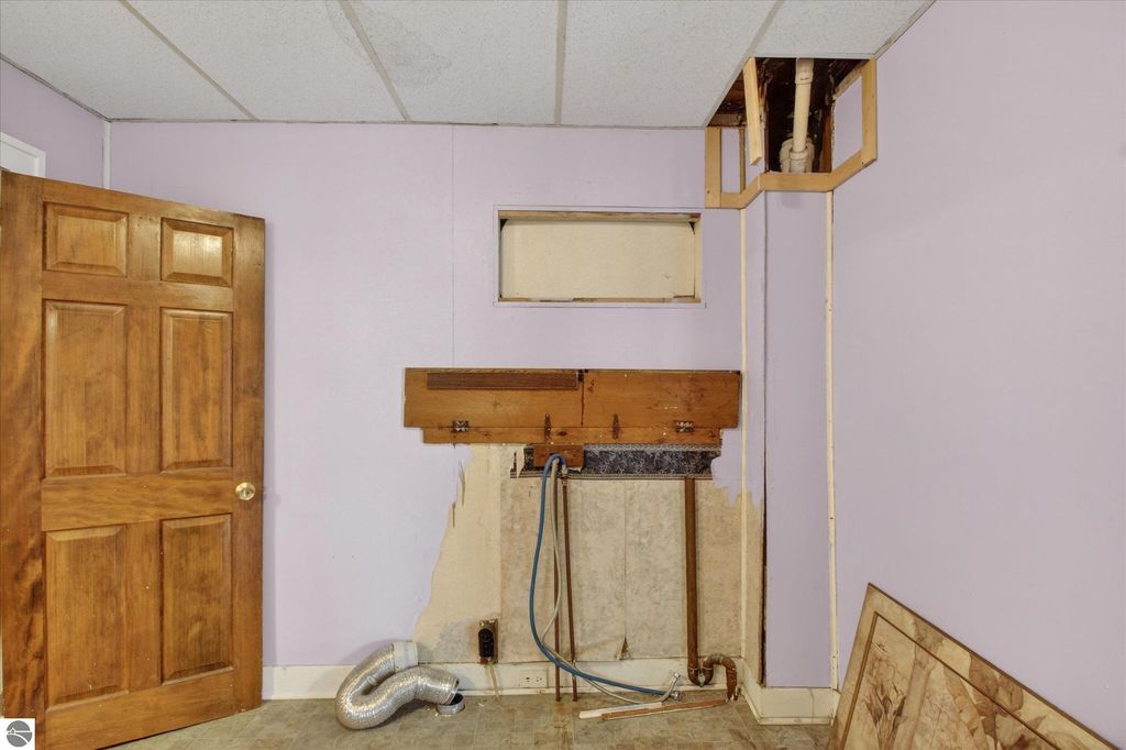 Image 23 of property listing at 804 Woodworth Avenue, Alma, MI 48801