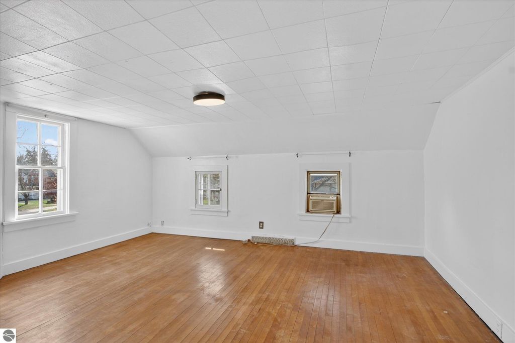 Image 25 of property listing at 804 Woodworth Avenue, Alma, MI 48801