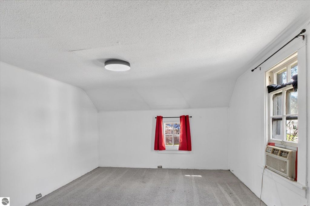 Image 27 of property listing at 804 Woodworth Avenue, Alma, MI 48801