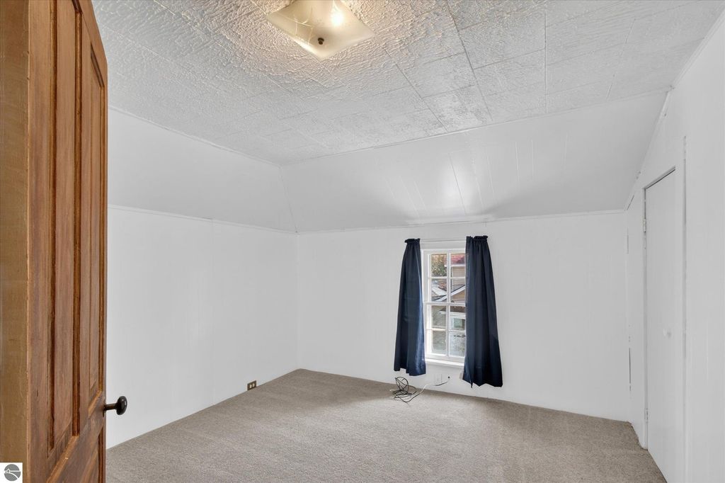 Image 28 of property listing at 804 Woodworth Avenue, Alma, MI 48801