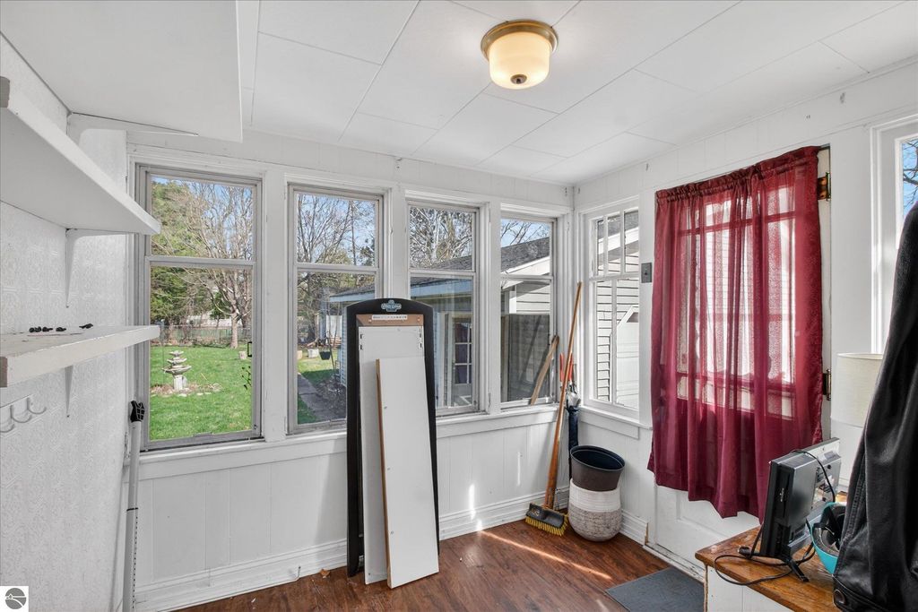 Image 32 of property listing at 804 Woodworth Avenue, Alma, MI 48801