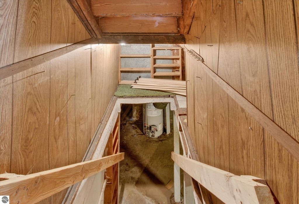 Image 33 of property listing at 804 Woodworth Avenue, Alma, MI 48801