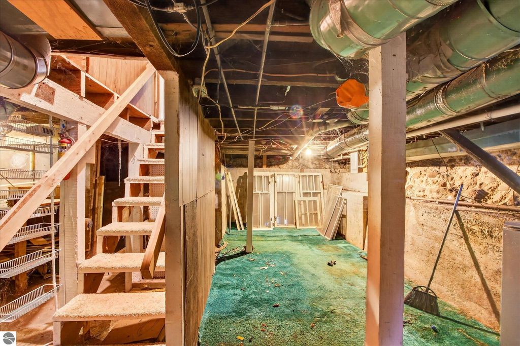 Image 35 of property listing at 804 Woodworth Avenue, Alma, MI 48801