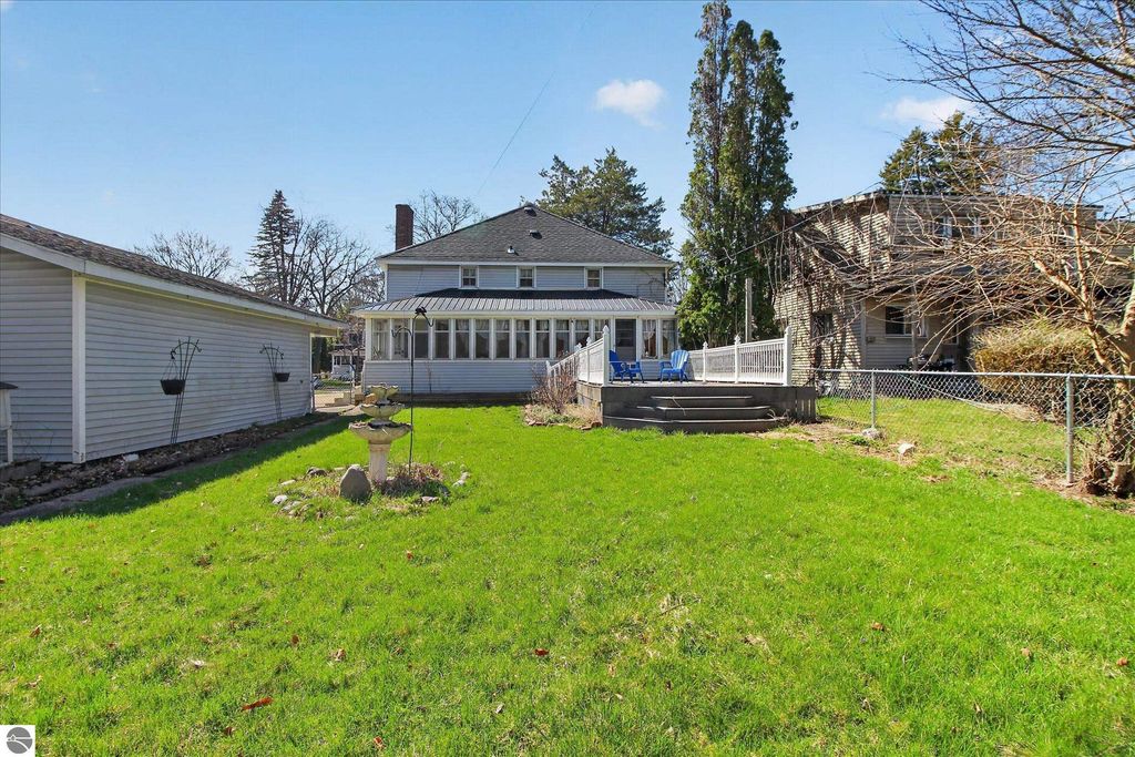 Image 40 of property listing at 804 Woodworth Avenue, Alma, MI 48801