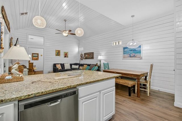 2212 State Hwy 361 303, Port Aransas, TX 78373