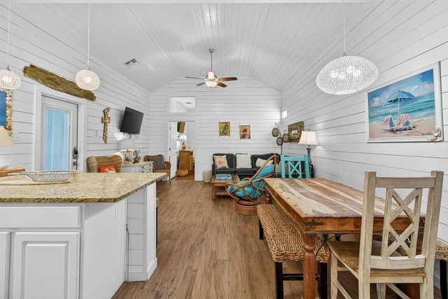 2212 State Hwy 361 303, Port Aransas, TX 78373