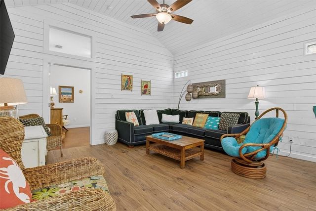 2212 State Hwy 361 303, Port Aransas, TX 78373