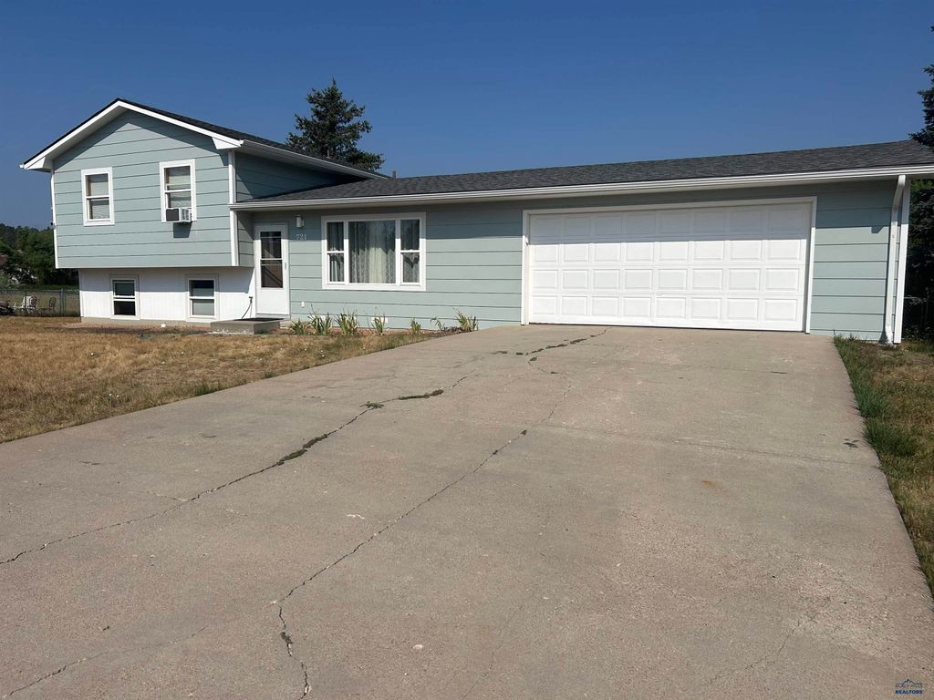 721 LION DR, Rapid City, SD 57701