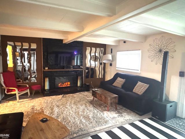 29337 Roan Drive, Warren, MI 48093
