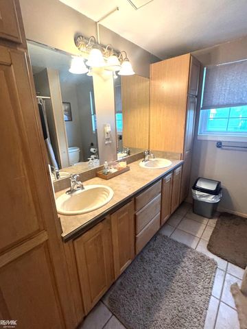 29337 Roan Drive, Warren, MI 48093