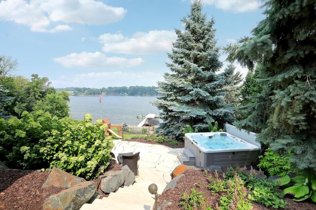 7998 Ithaca Lane N, Maple Grove, MN 55311