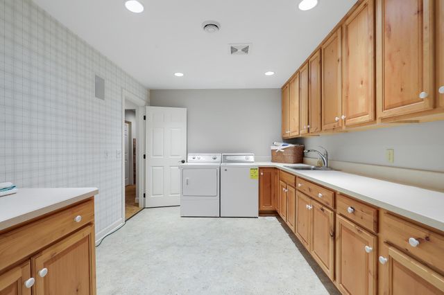 7998 Ithaca Lane N, Maple Grove, MN 55311