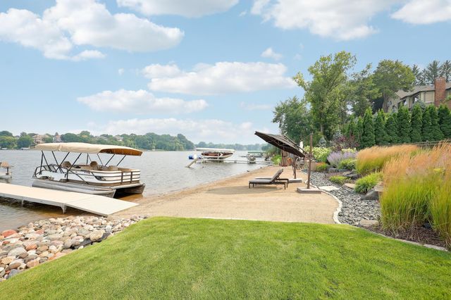 7998 Ithaca Lane N, Maple Grove, MN 55311