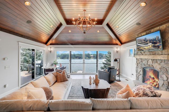 7998 Ithaca Lane N, Maple Grove, MN 55311