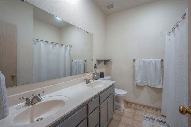 573 Woodson Lane, Gardner, KS 66030