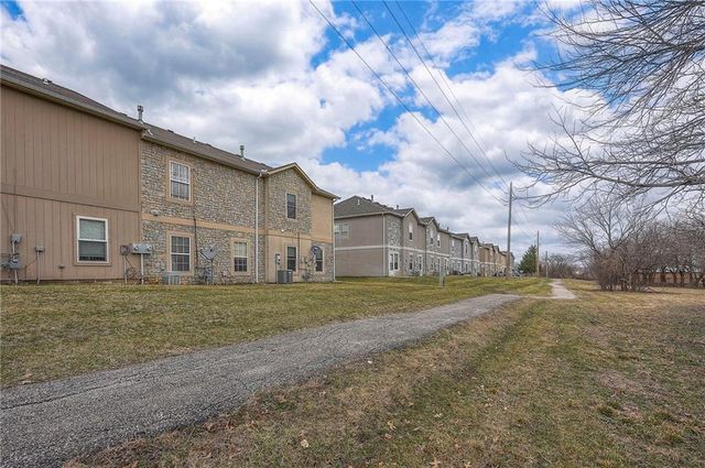 573 Woodson Lane, Gardner, KS 66030