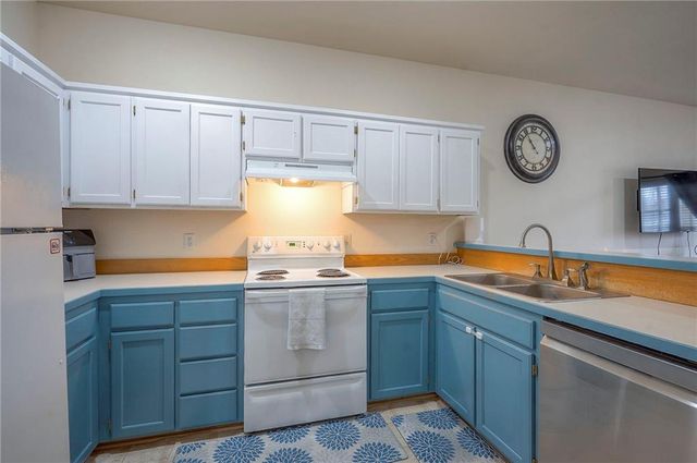 573 Woodson Lane, Gardner, KS 66030