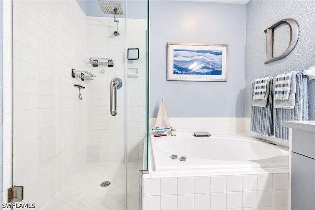 3795 Fieldstone BLVD 106, Naples, FL 34109