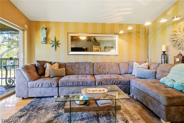 3795 Fieldstone BLVD 106, Naples, FL 34109