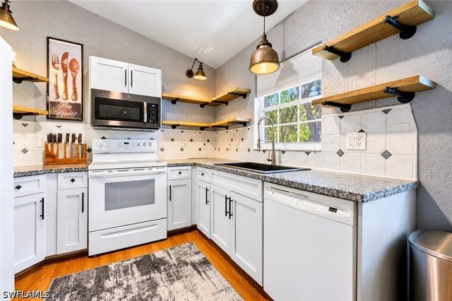 3795 Fieldstone BLVD 106, Naples, FL 34109
