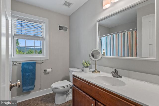 37 CRICKET SLOPE DR, Oley, PA 19547