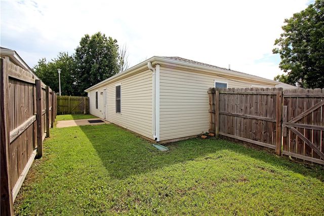 207 17th Street, Bentonville, AR 72712