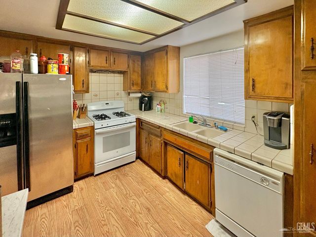 2808 Edmonton Street, Bakersfield, CA 93309