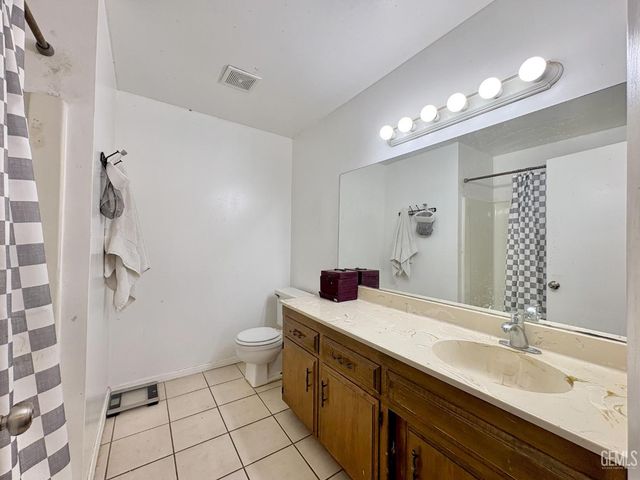 2808 Edmonton Street, Bakersfield, CA 93309