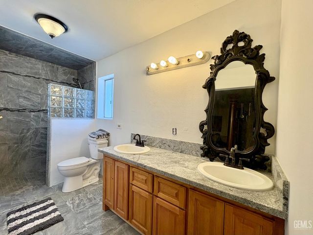 2808 Edmonton Street, Bakersfield, CA 93309