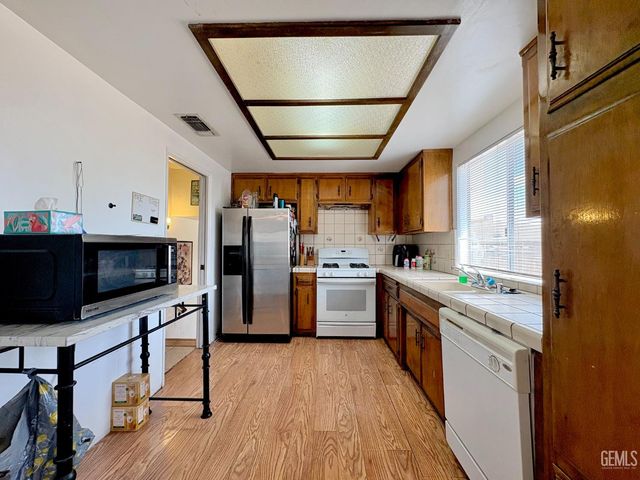 2808 Edmonton Street, Bakersfield, CA 93309