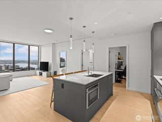 2510 6th Avenue #2410, Seattle, WA 98121