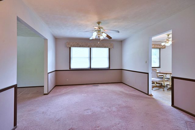 132 S Staffire Drives, Schaumburg, IL 60193