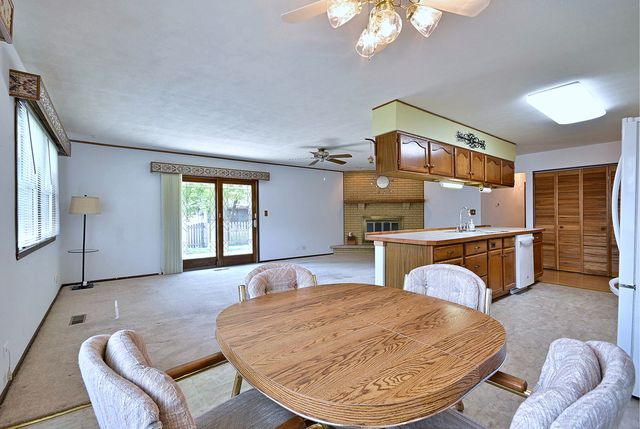 132 S Staffire Drives, Schaumburg, IL 60193