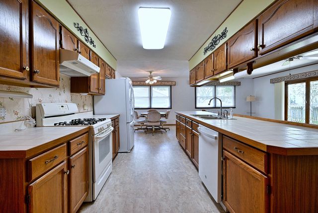 132 S Staffire Drives, Schaumburg, IL 60193