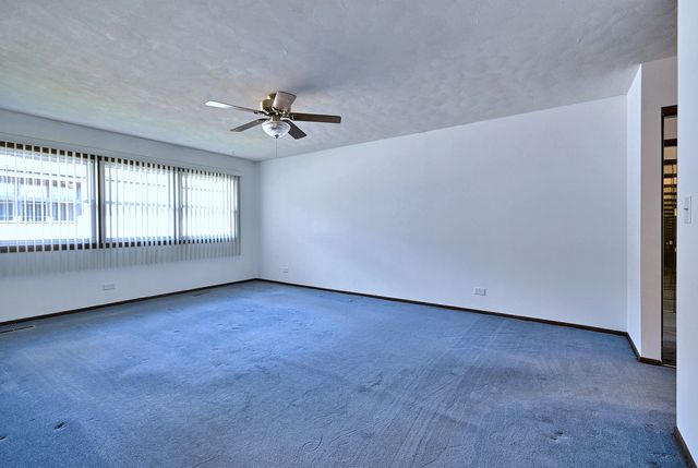 132 S Staffire Drives, Schaumburg, IL 60193